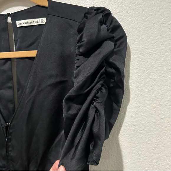 Abercrombie & Fitch black satin jumpsuit xs ruched sleeves - Picture 3 of 11
